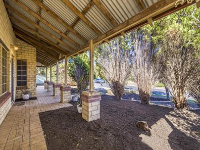 8 Kolan Close, Dudley Park WA 6210