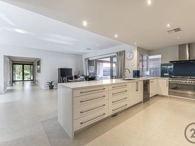 7 Little Heath Meander, Erskine WA 6210