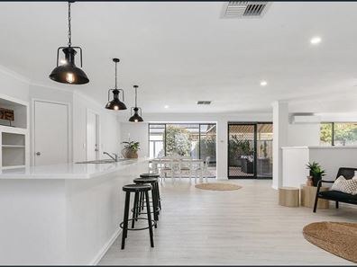 40 Pineknoll Gardens, Meadow Springs WA 6210