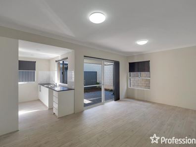 4/36 Willespie Drive, Pearsall WA 6065