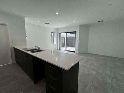 21 Bottlenose Circuit, Waikiki WA 6169