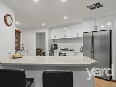 8 Marraboor Place, Success WA 6164