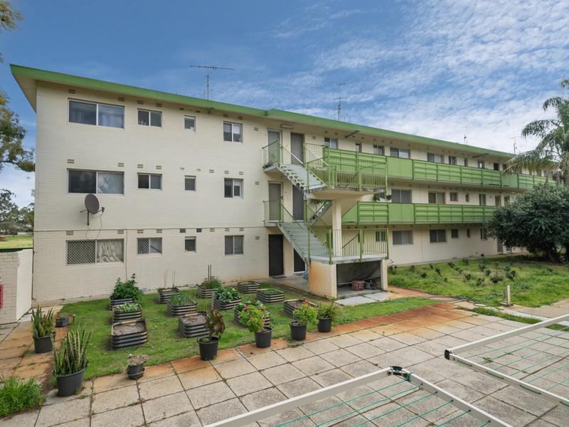 8/13 Milton Place, Orelia WA 6167