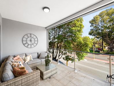 1/164 Riseley Street, Booragoon WA 6154