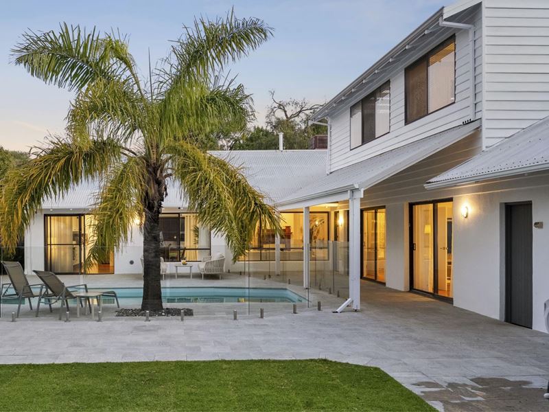 21 Dampier Avenue, City Beach WA 6015