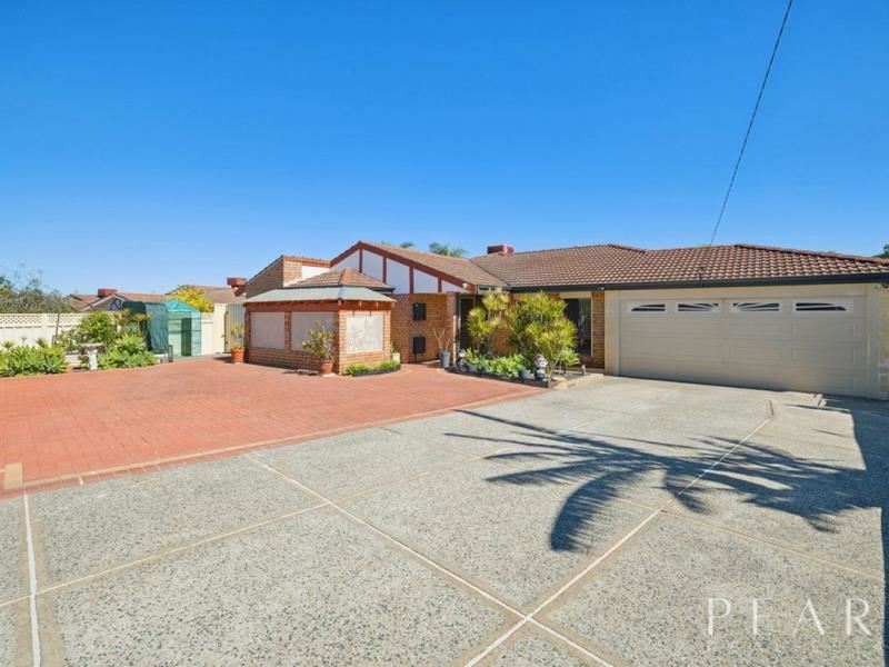 8 Emanuel Court, Marangaroo WA 6064