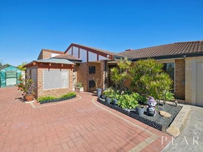 8 Emanuel Court, Marangaroo WA 6064
