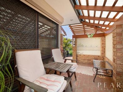 8 Emanuel Court, Marangaroo WA 6064