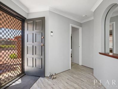 8 Emanuel Court, Marangaroo WA 6064