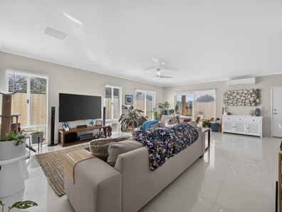 16 Johanna Way, Secret Harbour WA 6173
