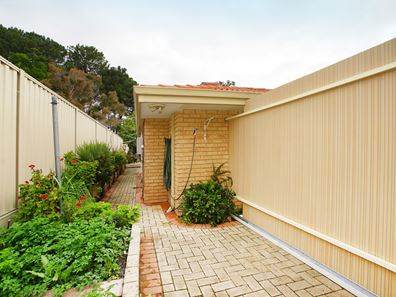 17A Gairdner Drive, Kardinya WA 6163