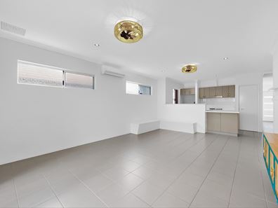 347 Hardey Rd, Cloverdale WA 6105