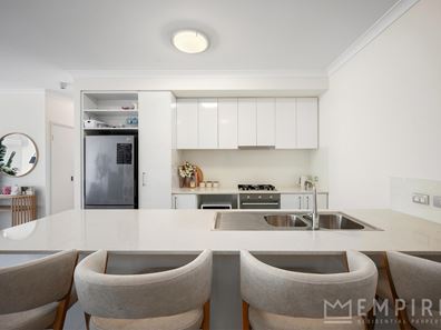 402/21 Malata Crescent, Success WA 6164
