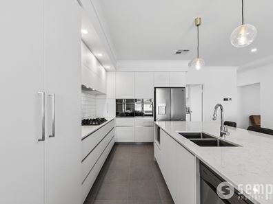 42 Hibiscus Street, Hammond Park WA 6164