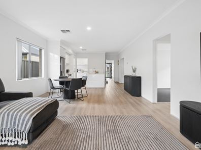 18 Woodville Road, Haynes WA 6112