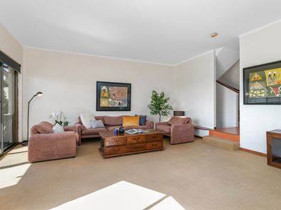 3/8 Robert Street, Como WA 6152