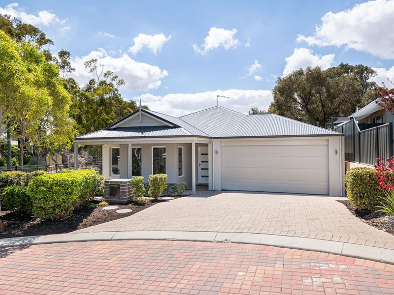 8 Sun  Court, Hillarys WA 6025