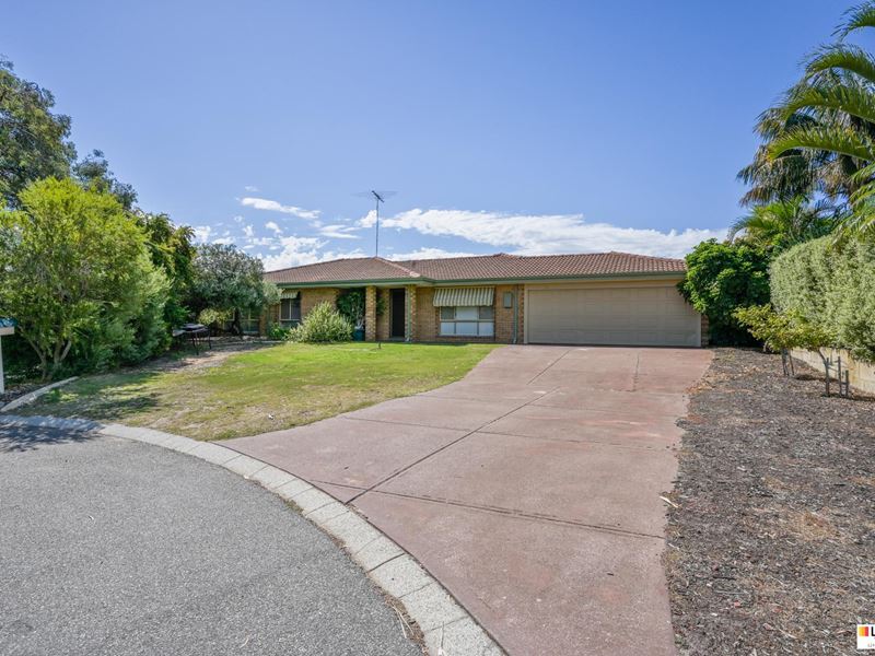 11 Lawson Place, Lake Coogee WA 6166