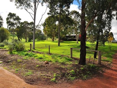 10 Mottram Street, Kangaroo Gully WA 6255
