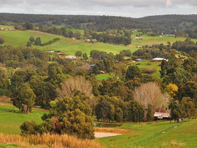 10 Mottram Street, Kangaroo Gully WA 6255