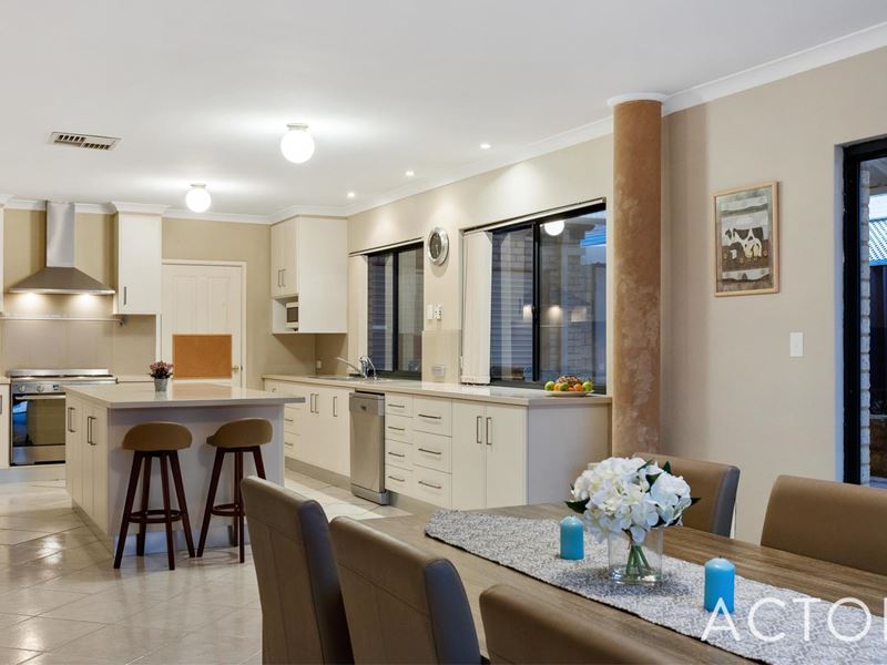 6 Lomax Court, Beeliar