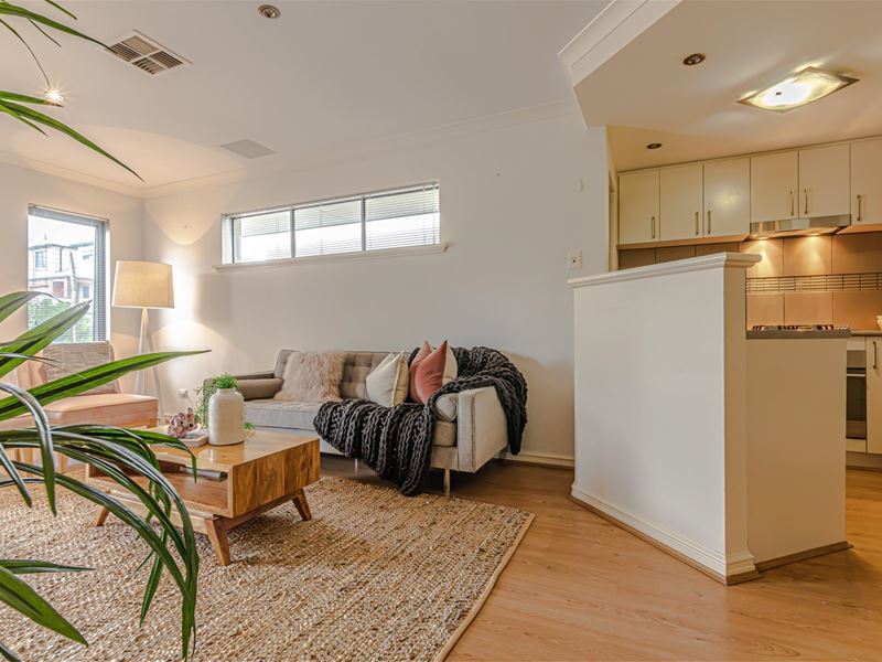 43A Lodesworth Road, Westminster