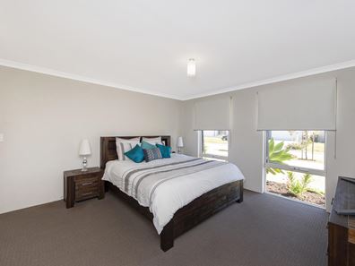 14 Thangoo Way, Golden Bay WA 6174