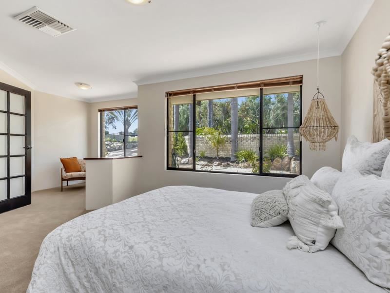 37 Carina Circle, Halls Head WA 6210