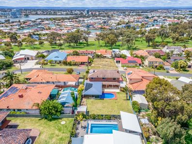 10 Muir Place, Halls Head WA 6210