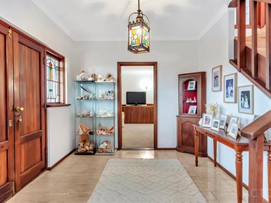 10 Muir Place, Halls Head WA 6210