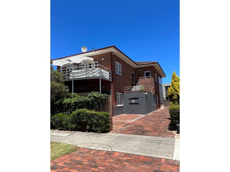 1A & B/35 Fairway, Crawley