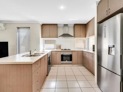 14 Illyarrie Avenue, Falcon WA 6210
