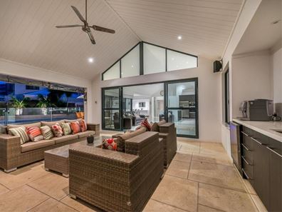 9 Whitewater Lookout, Iluka WA 6028