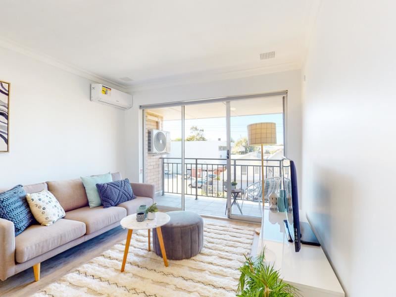 147 Fairway, Crawley