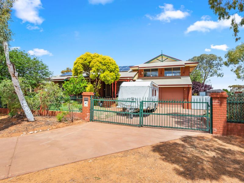 9 Burkett Drive, Hannans WA 6430