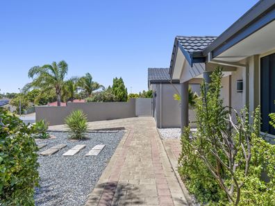 11 Lacebark Court, Halls Head WA 6210