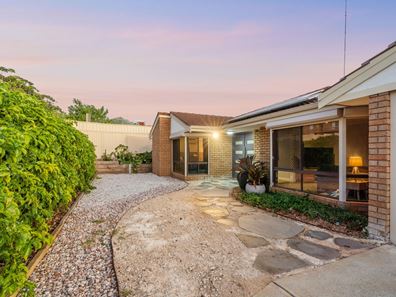 25 Barrington Street, Lake Coogee WA 6166