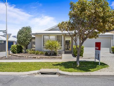 32 Midsummer Avenue, Jindalee WA 6036