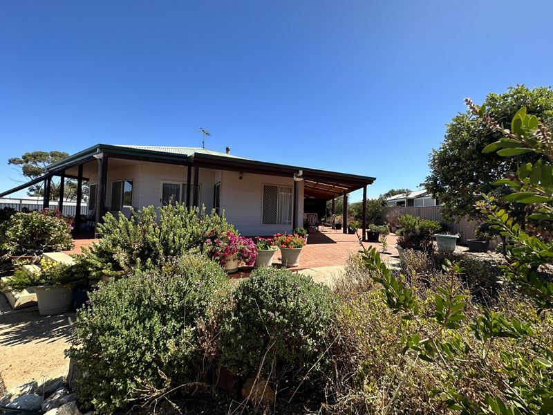 27 Dawson Street, Dumbleyung WA 6350