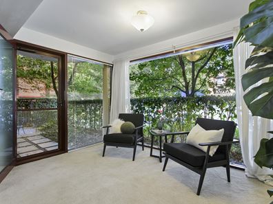 1/9 The Avenue, Crawley WA 6009