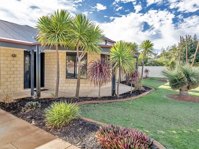 9 Bookara View, Lakelands WA 6180