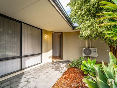 30 Senecio Way, Halls Head WA 6210