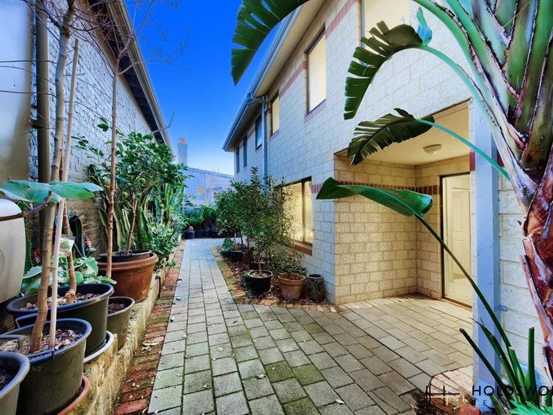 2/5 Bulwer Avenue, Perth
