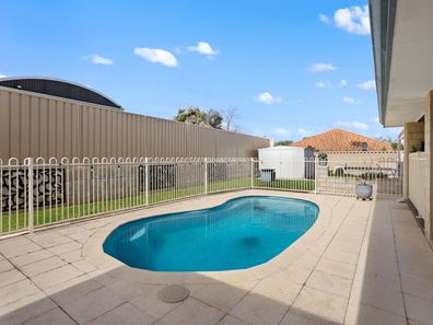 33 Lawson Road, Dalyellup WA 6230