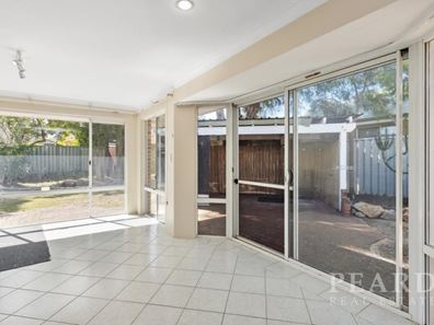 19 Golf Links Drive, Carramar WA 6031