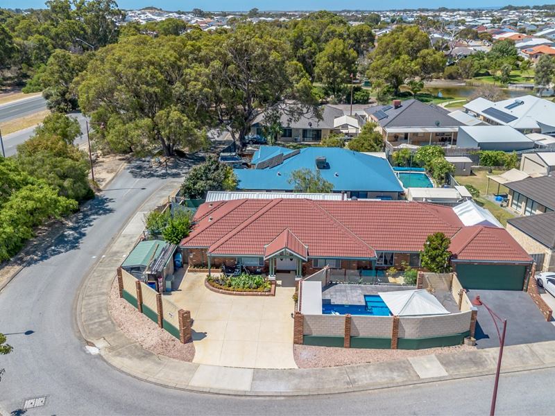 32 Glenelg Way, Meadow Springs