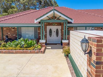 32 Glenelg Way, Meadow Springs WA 6210