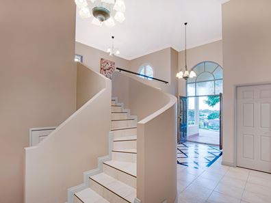 9 Chivrell Rise, Gwelup WA 6018