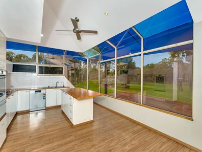 91 Mustang Road, Champion Lakes WA 6111