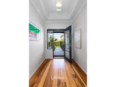 27 Naroona Drive, Dalyellup WA 6230